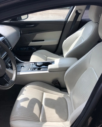 Jaguar XE cena 73000 przebieg: 126899, rok produkcji 2016 z Sosnowiec małe 191